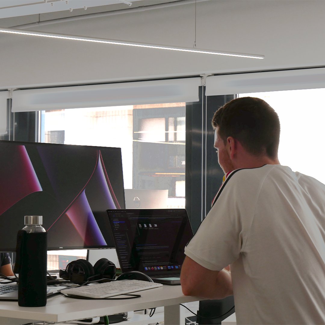 NewWork_es's tweet image. Have you ever wondered how is a regular day in New Work?

Company meetings with talented colleagues, pizza’s lunch, happiness index, and so much more, check out all the things you can get while working on what you really really want! 

 #Newwork_vlc #Pizza #Valencia