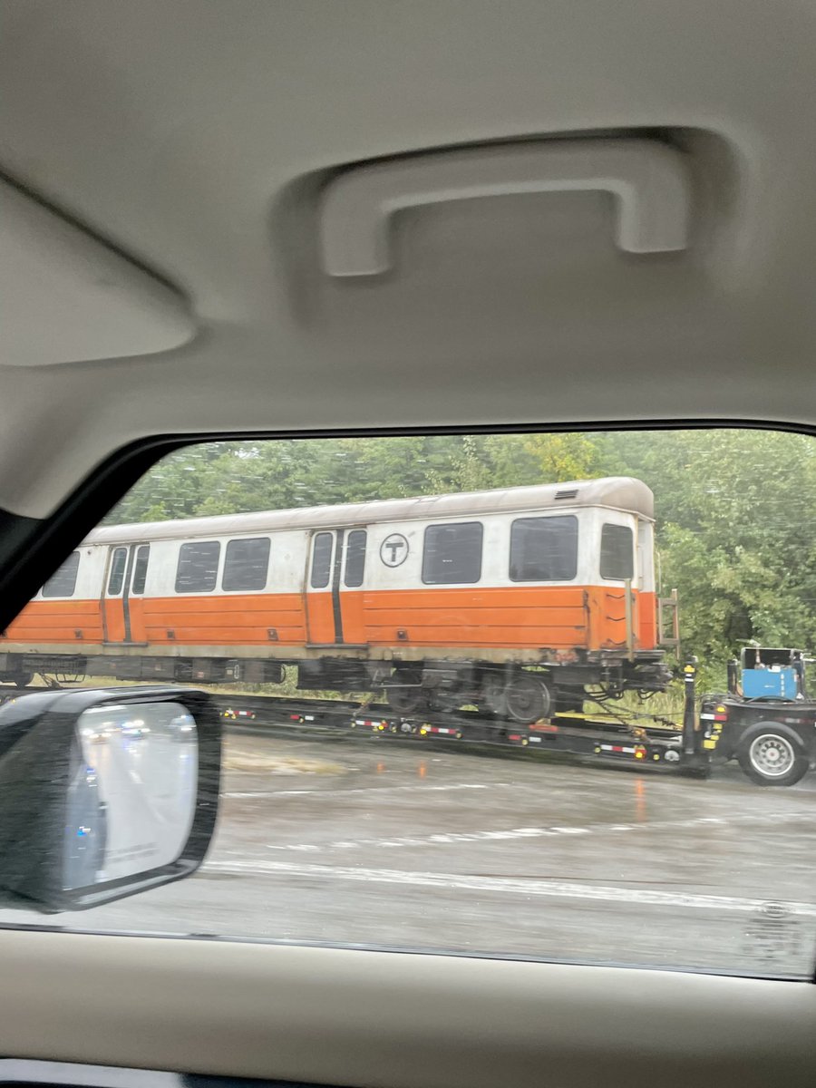 ryanoferguson's tweet image. Spotted on 95S: some Orange Line cars headed to a farm upstate (a scrapyard in Middleborough to get torn apart)