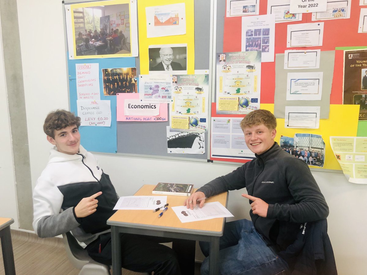 GlenstalGirl's tweet photo. Maximising utility today in 5th year #lceconomics class @GlenstalSchool as we conducted an #LDMU experiment using @Oreo cookies 😀 Always a blast and deep learning of a critical concept embedded forever 💪#pedagogy https://t.co/MTmrK067bK