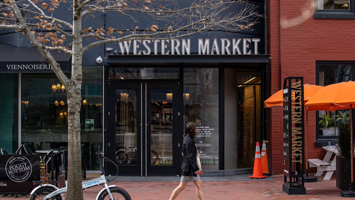 Happy First Day of Fall!! 🍂 🍁 We have some exciting openings coming up that we can't wait for you to experience. 

Get ready for: ExPat, a sports betting bar, Hippo Taco, an Asian-fusion taco concept and Alitko, a Greco-Middle Eastern spot.

#FoodHall #FoggyBottom #Food #DCFood