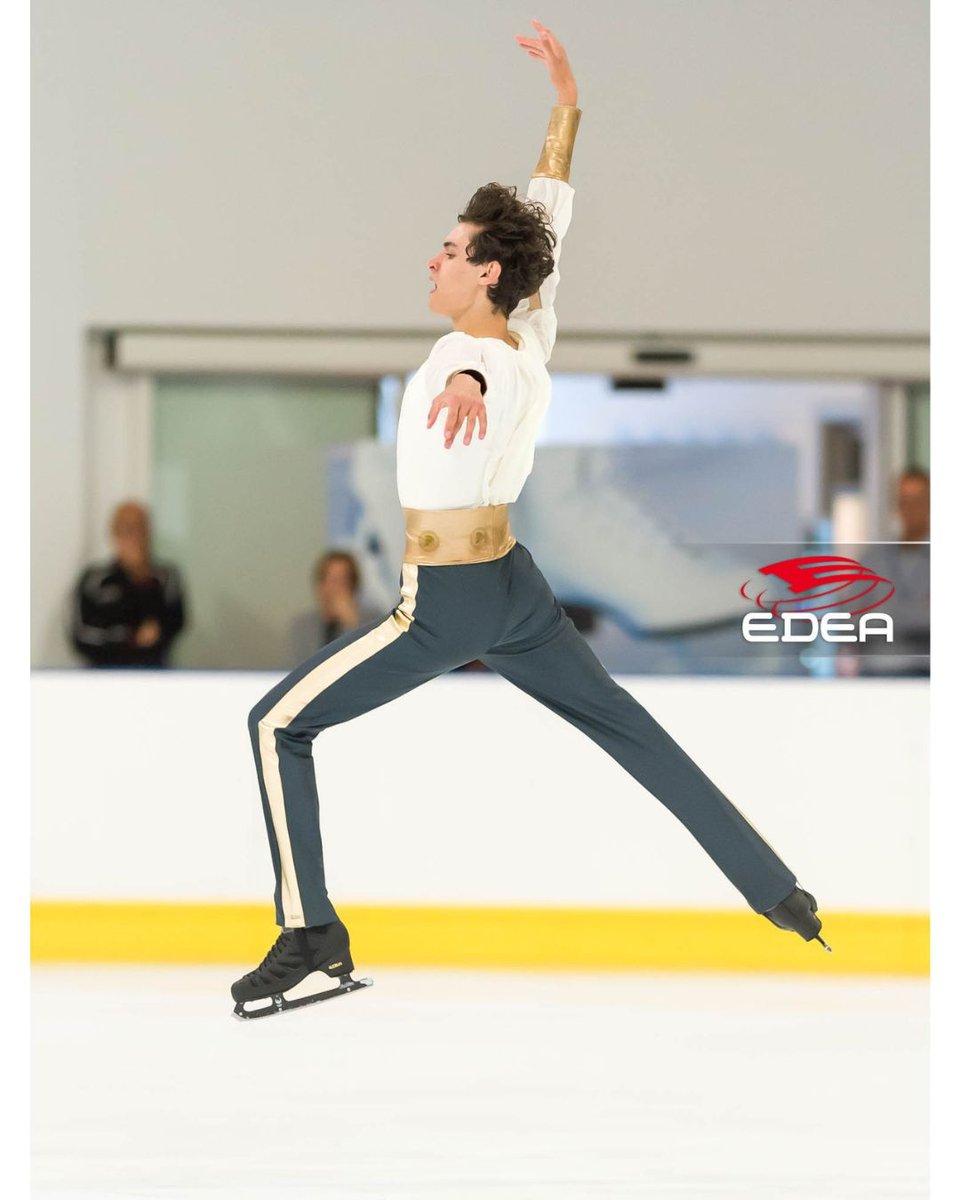 edeaskates's tweet photo. #tbt to #LombardiaTrophy with some pictures of the medallists in Men and Pairs
🥉 @nikolajmemola 🇮🇹
🥇 @saraconti_00 @nikomacii 🇮🇹
🥈 @irmacaldara @maglioric 🇮🇹
🥉 Anna Valesi @manuel.piazza.99 🇮🇹
#edeaskates #edeafamily #edeaicefly #edeapiano #edeaconcerto #figureskating https://t.co/VxDNakvWLc