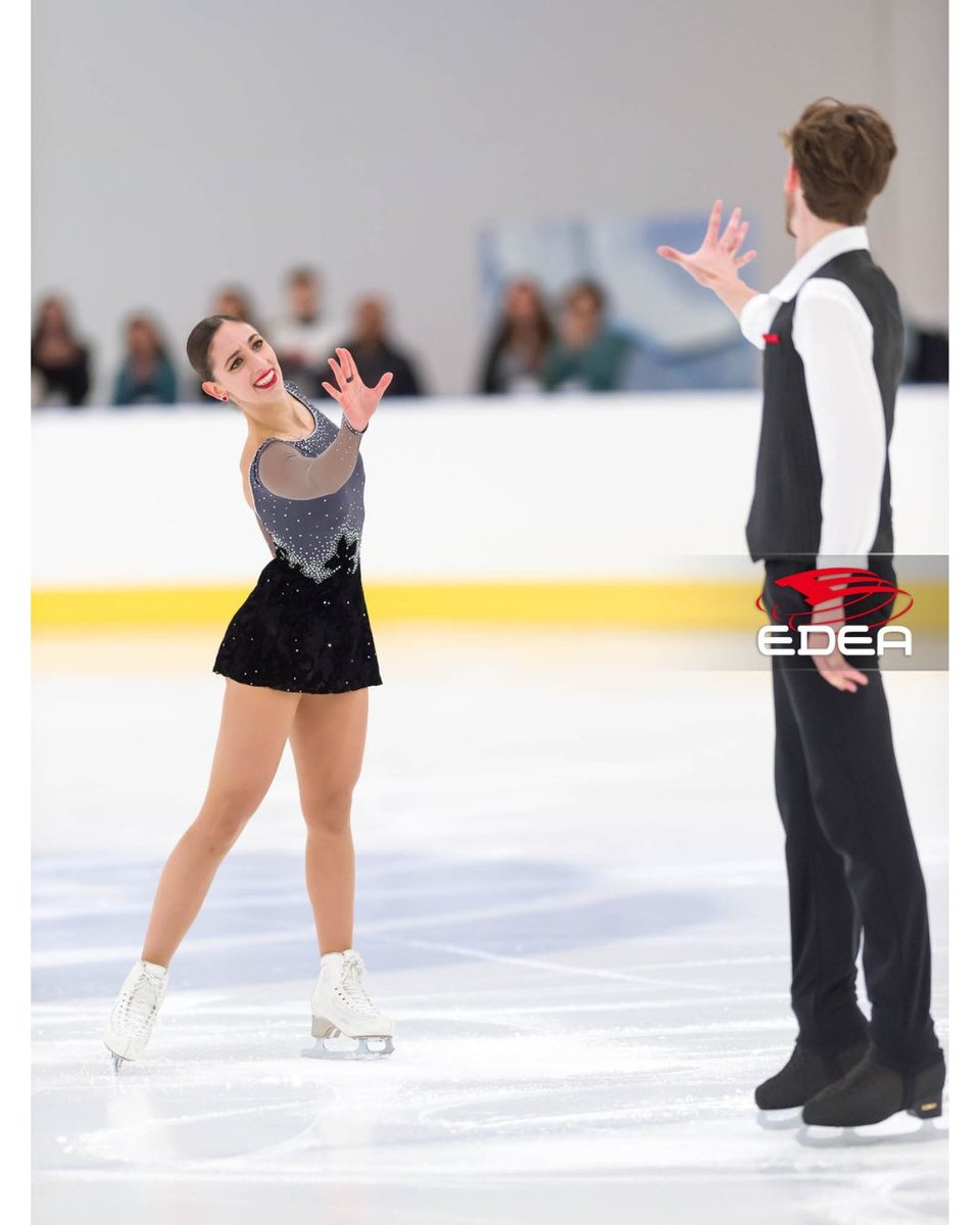 edeaskates's tweet photo. #tbt to #LombardiaTrophy with some pictures of the medallists in Men and Pairs
🥉 @nikolajmemola 🇮🇹
🥇 @saraconti_00 @nikomacii 🇮🇹
🥈 @irmacaldara @maglioric 🇮🇹
🥉 Anna Valesi @manuel.piazza.99 🇮🇹
#edeaskates #edeafamily #edeaicefly #edeapiano #edeaconcerto #figureskating https://t.co/VxDNakvWLc
