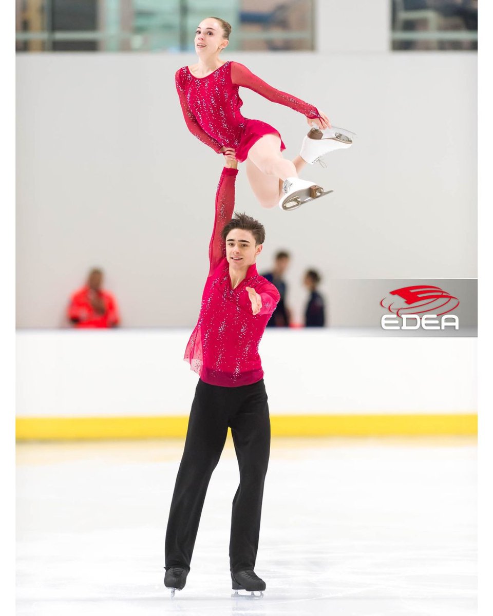 edeaskates's tweet photo. #tbt to #LombardiaTrophy with some pictures of the medallists in Men and Pairs
🥉 @nikolajmemola 🇮🇹
🥇 @saraconti_00 @nikomacii 🇮🇹
🥈 @irmacaldara @maglioric 🇮🇹
🥉 Anna Valesi @manuel.piazza.99 🇮🇹
#edeaskates #edeafamily #edeaicefly #edeapiano #edeaconcerto #figureskating https://t.co/VxDNakvWLc