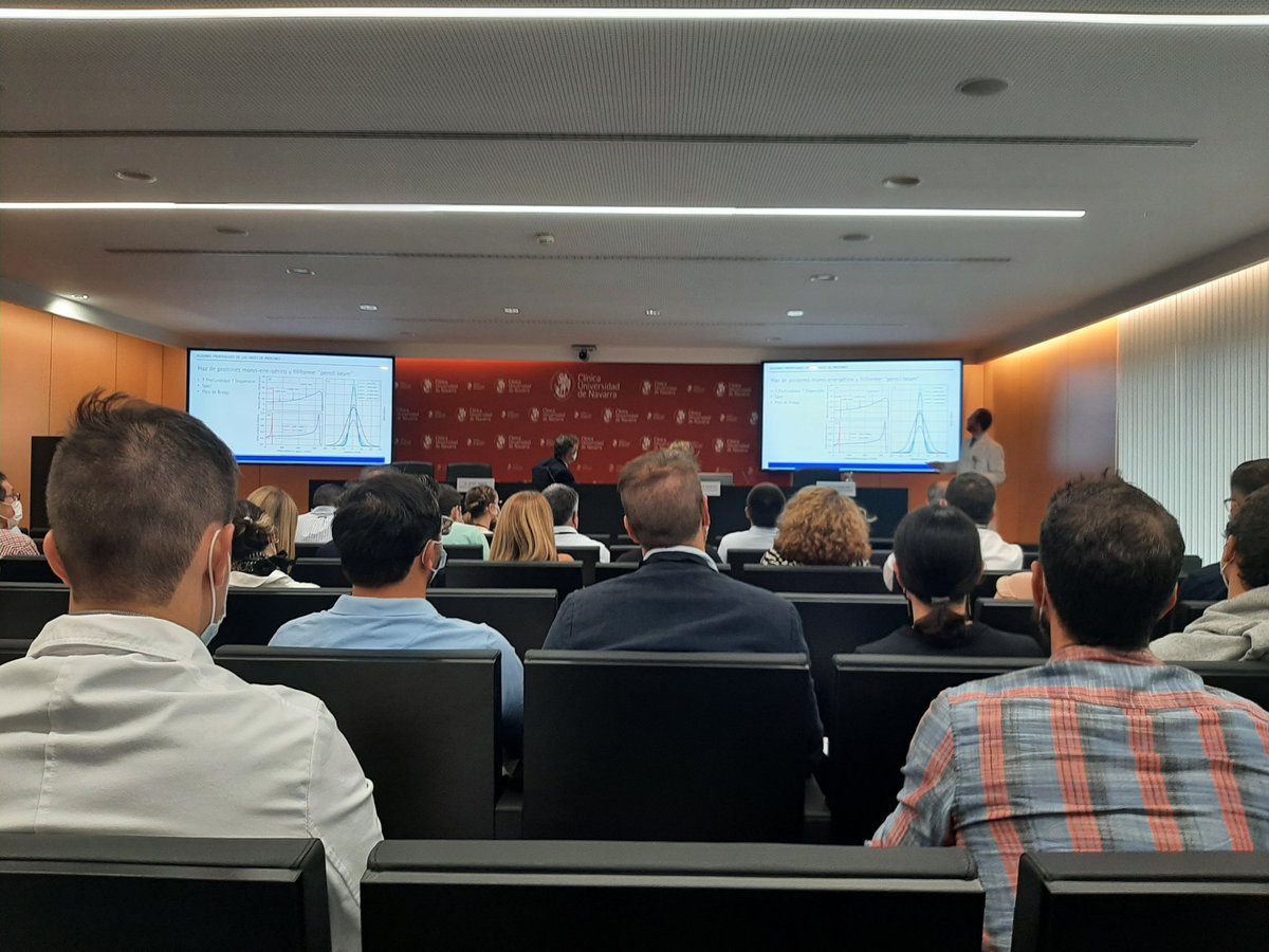 QuiqueCabrera4's tweet photo. Presenciar las primeras sesiones del I Curso Teórico-Práctico de #ProtecciónRadiológica en #Protonterapia de la @ClinicaNavarra me hace vivir un momento histórico de la @protonterapia en España. Investigar para el paciente, generar ciencia al servicio de una sociedad mejor @unav https://t.co/46HlN0JT9q