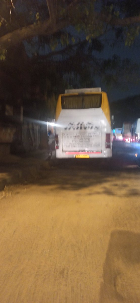 venugopalrag's tweet photo. @blrcitytraffic
Private travels buses and lorry parking on road and blocking the traffic movement on road connecting rayan circle and Minto eye hospital. Due to this the traffic is getting jammed till Briand Square signal

Pls take action. https://t.co/b9K4Nm4oEQ