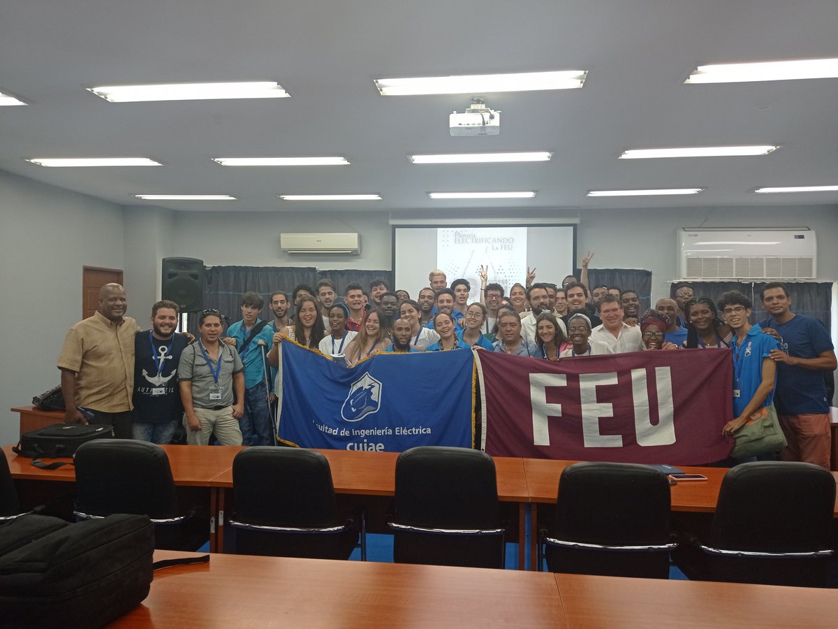 CujaeRedSocial's tweet photo. Electrificando la FEU asi han nombrado el #XCongresoFEU en la Facultad de Ingeniería Eléctrica. Se enfatizó en los puntos más importantes discutidos por cada taller y se presento la iniciativa comunicacional llamada #CorazonElectrico 💙⚡

@FeuCuba @Karli_SantanaR @AlmaCujae https://t.co/QNDP4hooSf