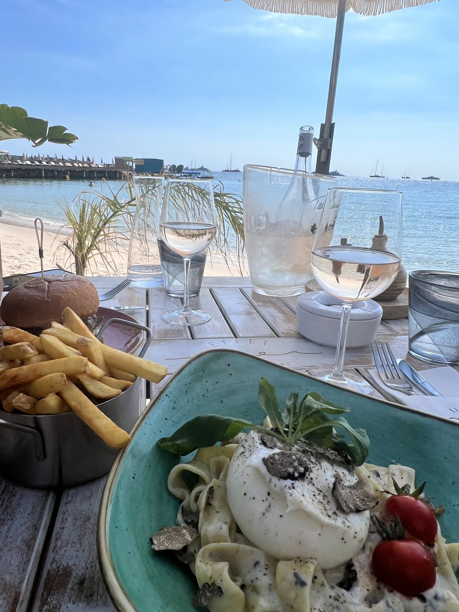 Rach_IT's tweet photo. The French Riviera really lives up to its expectations 💙❤️🤍 https://t.co/20phiQHqvv