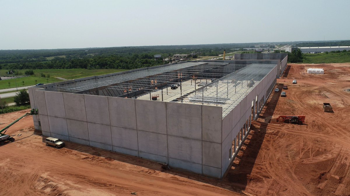 Want an easier, less expensive installation of your warehouse or distribution center? Learn how the Logistx Building System provides these benefits and more by contacting us today! loom.ly/tEGEaBE #BuildingSystem