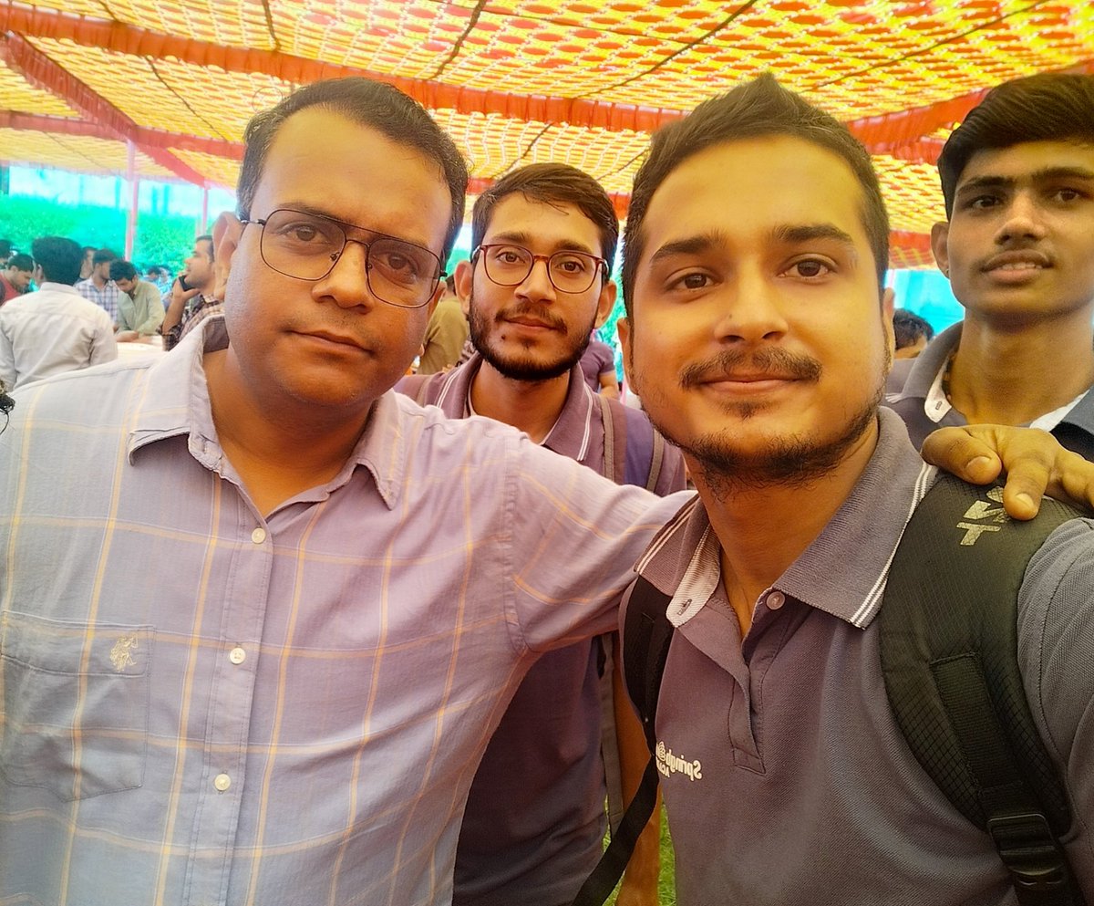 pantomath_rsc9's tweet photo. सबसे खूबसूरत समय होता है जब आप अपने गुरु के निकट होते है. प्रेरणा देते रहने के लिए धन्यवाद गुरु जी @VijayLalasar #Pcm5 https://t.co/SHZ9QBZGwP
