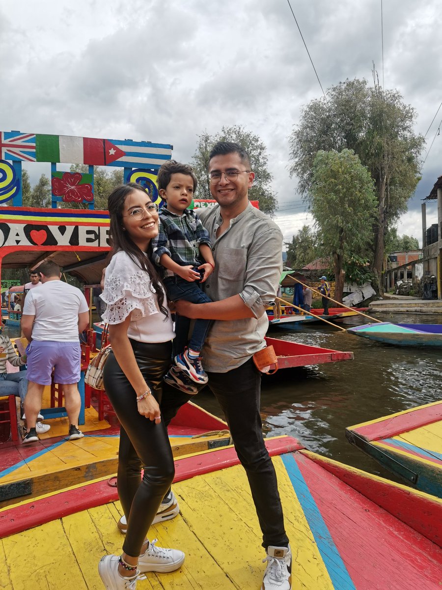 VictorHColin87's tweet photo. Mi hermosa familia.

Los amo. https://t.co/z4fxTUyiej