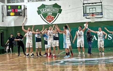 Anoche nuestro equipo Pre Federal, dirigido por <a href="/marcelo_alsina/">marcelo alsina</a>, venció a Sarmiento por una diferencia de 21 puntos. Finalizando el partido 60-81.
San Martín volvió a casa con triunfo y siendo puntero de la zona.
A seguir así Granaderos!
#VamosSanMartin