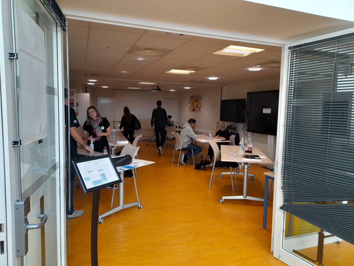 #avecpoleemploi @poleemploi_NA  <a href="/UnivLaRochelle/">La Rochelle Université</a> 
Succès de cette opération 
Des étudiants motivés et des entreprises ravies!