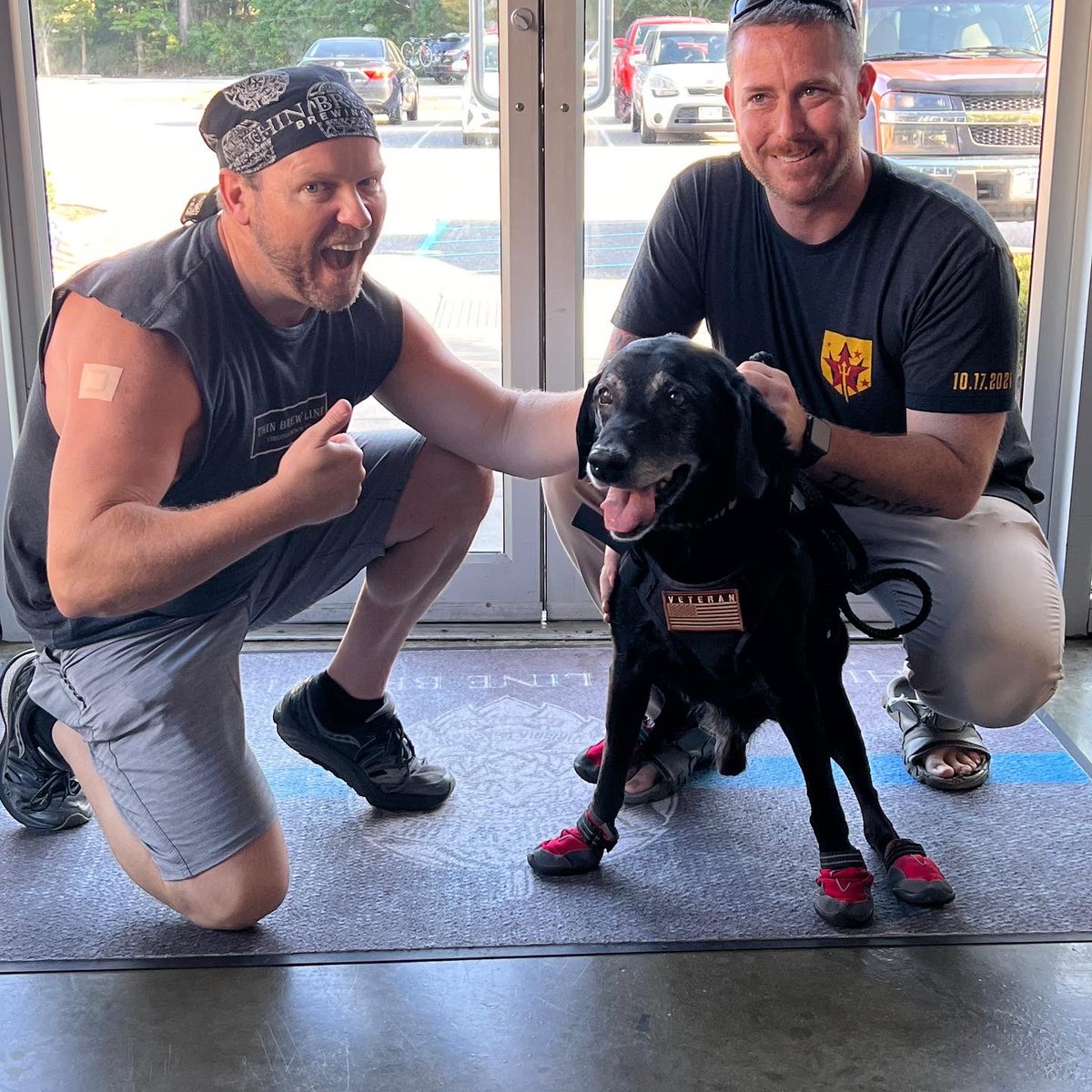 k9_retired's tweet photo. Program K9 IIKEN, took a trip out to Virginia Beach, to see his former handler! While in Virginia Beach, they stopped by for a visit at the @thinbrewlinebrewery !!!#dogs #beer #thinbrewline https://t.co/YHGg76relr