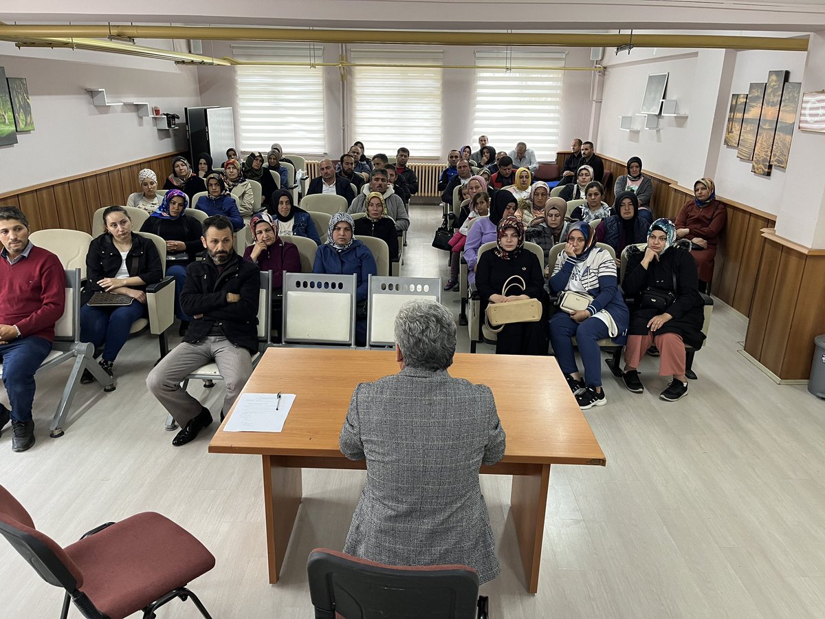 SehitSametKeles's tweet photo. Okul Aile Birliği toplantımızı yaptık. İlgi gösteren velilerimize teşekkür ediyoruz. @ademaydemirhot1 @carsambamem https://t.co/LA9oUEl37S