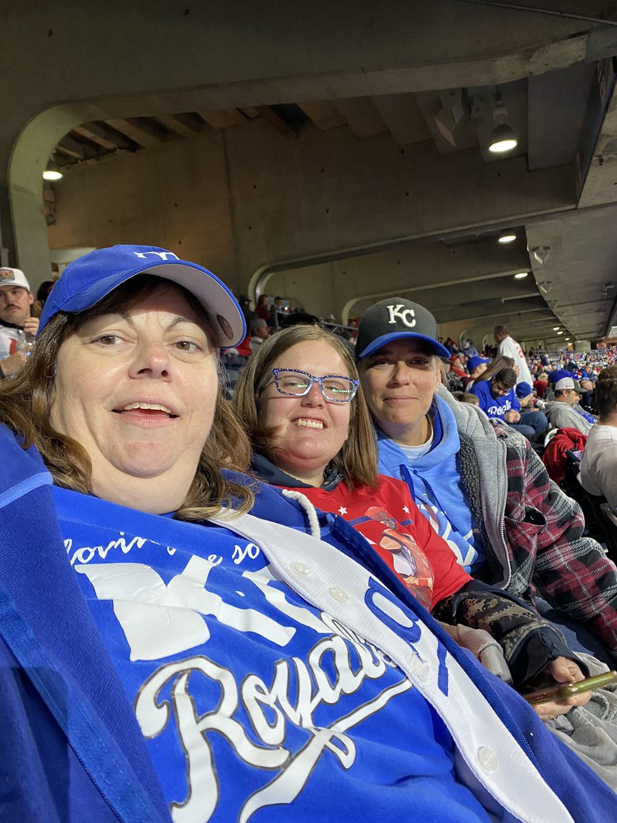 CJTeaches's tweet photo. @Royals I love just spending time with my family watching a ball game. Win or lose, we always have a great time together. https://t.co/kE7DSfeiXN