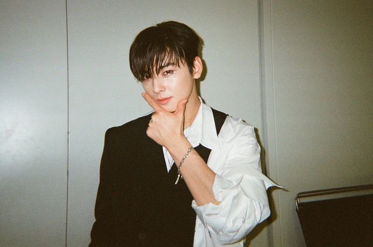sventxt_'s tweet photo. 11:11 ♡
— my very first aroha selca day 

#ArohaSelcaDay #RSD #RohaSelcaDay #CHAEUNWOO #차은우 #ASTRO #아스트로 @offclASTRO https://t.co/gOp9Ha4375
