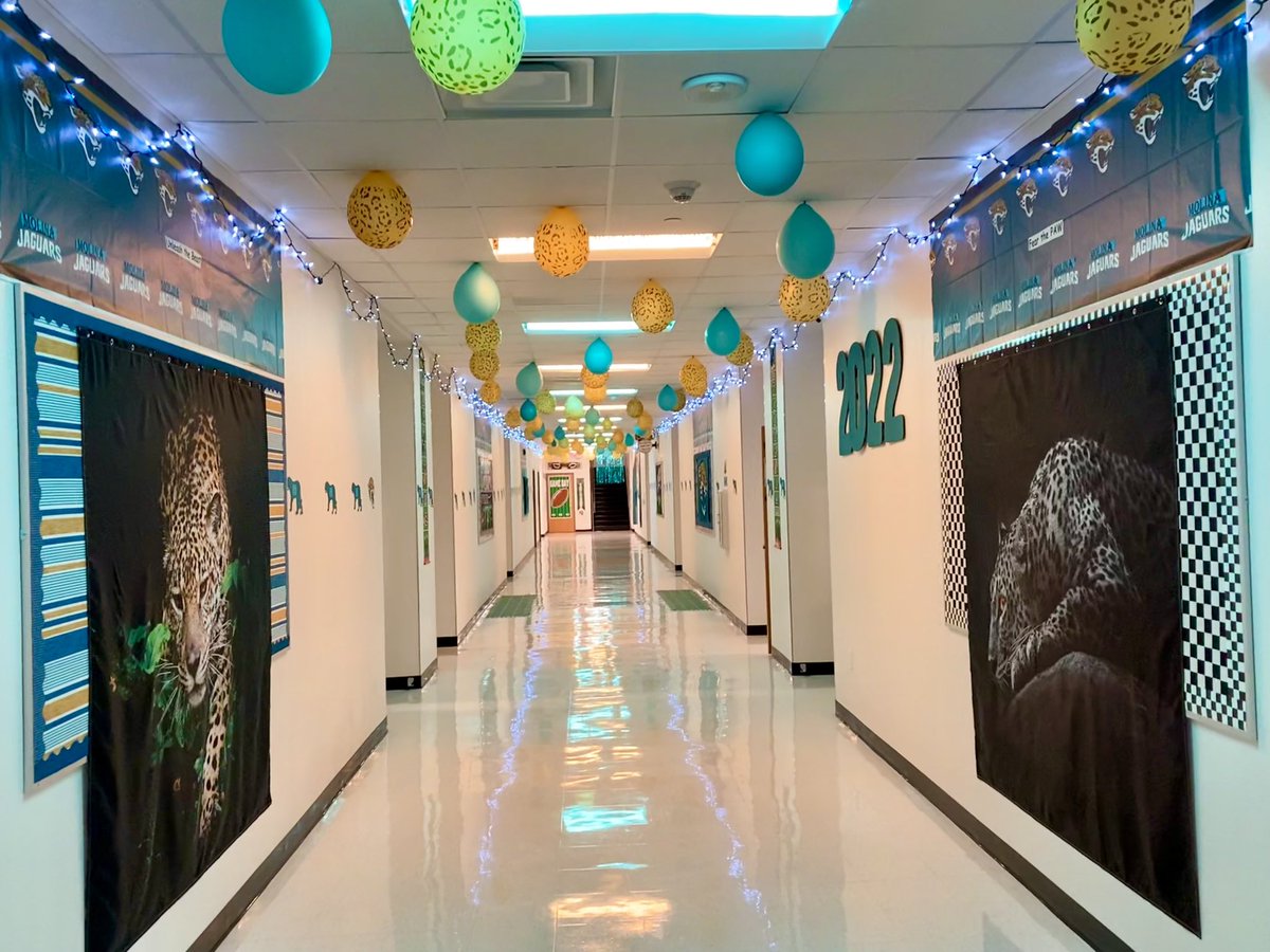 MolinaHigh's tweet photo. Homecoming fever in full effect! @TeamDallasISD @SHussainDISD @Educ8torHicks @shenevawash @EmilyBrokaw2 @JacobNunez27 @BrendaBarrera04 @Coachbru3 @coach_brockett8 @molina_btech @YeIbarra07 @XCJagsMHS @MolinaHSLibrary @molinahsats @ASPMolina @AlumniMolina https://t.co/Wlx2GSiRt9