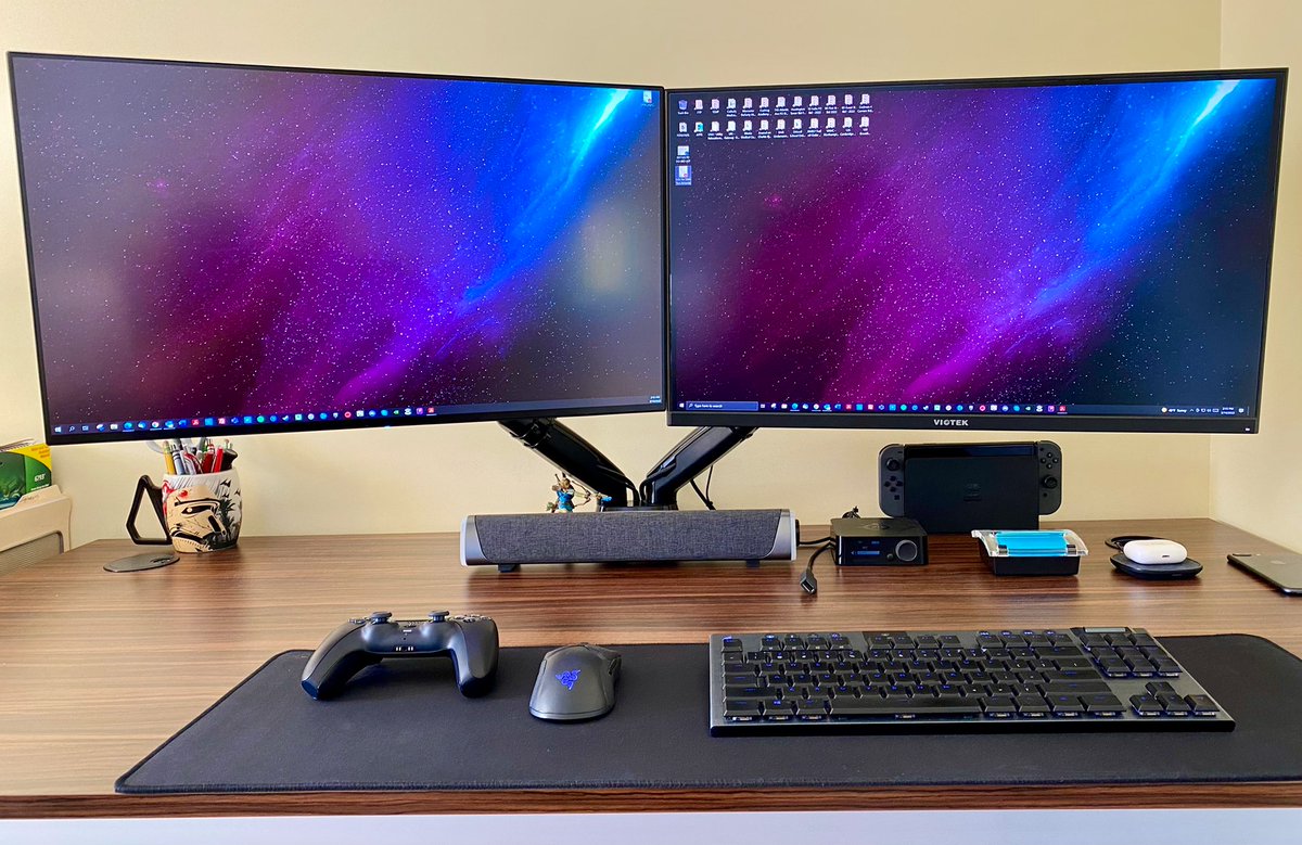 Fuzzy_Reasoning's tweet photo. Hey @DOUGHtechnology here is my set up, pedestrian I know but my office is like a mullet. All business up front (day time) and a party in the back (night time) LMAO 🤪

Pick me, I’d love to win a PS5! 

#doughspectrum https://t.co/eSwOy4wX2O