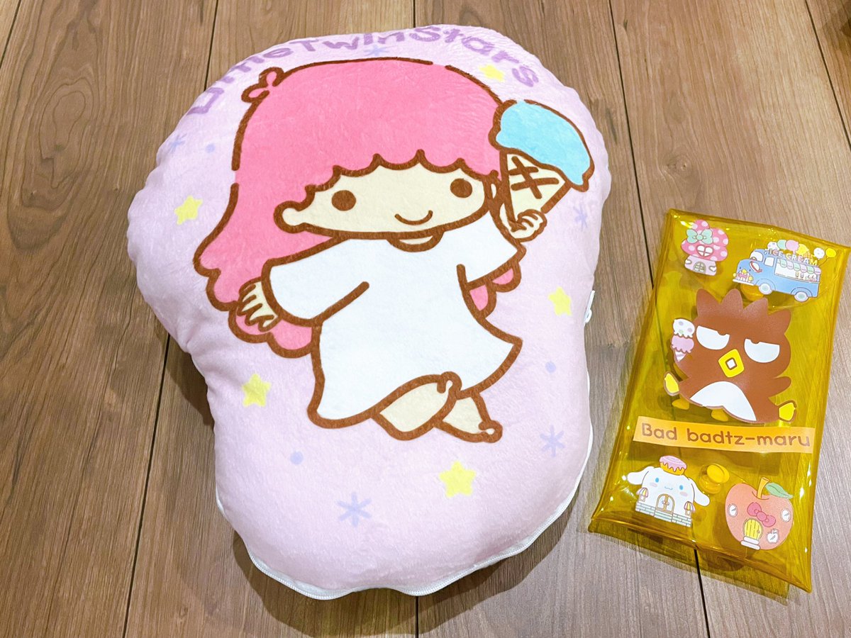 broccoli0706's tweet photo. セブン行くたびにサンリオ一番くじしたいと言う長女。
欲しいのは掃除機！だったけど…
長女がペンケース
次女がクッション
という結果🥹 https://t.co/1N5xjURGNE