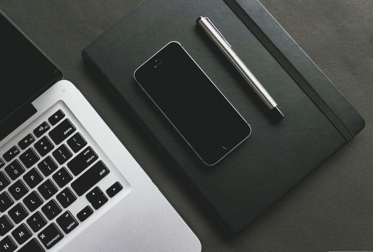 EliteSvs's tweet photo. Just curious - In order to schedule your meetings, activities and actions, do you use an electric device as your diary / organiser or still use paper and pen? #organiser #timemanagement https://t.co/oN4dI9QRf2