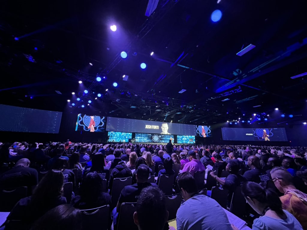 NuriaDM's tweet photo. #FunnelHackingLive2022 @clickfunnels https://t.co/PXPOxUIaBs
