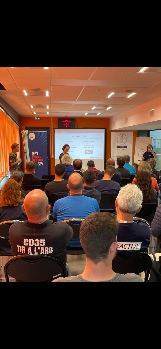 cdos35's tweet photo. Aujourd'hui le CDOS 35 et le CROS Bretagne organisaient un village "sentez vous sport" à Rennes. Sophie Cha, médecin à la DRAJES et Damien Jeuland, de l'AST sont venus sensibiliser les entreprises, les collectivités et les comités 35 aux bienfaits de l'activité physique.🏃‍♂️ https://t.co/ENsIDbpdMa