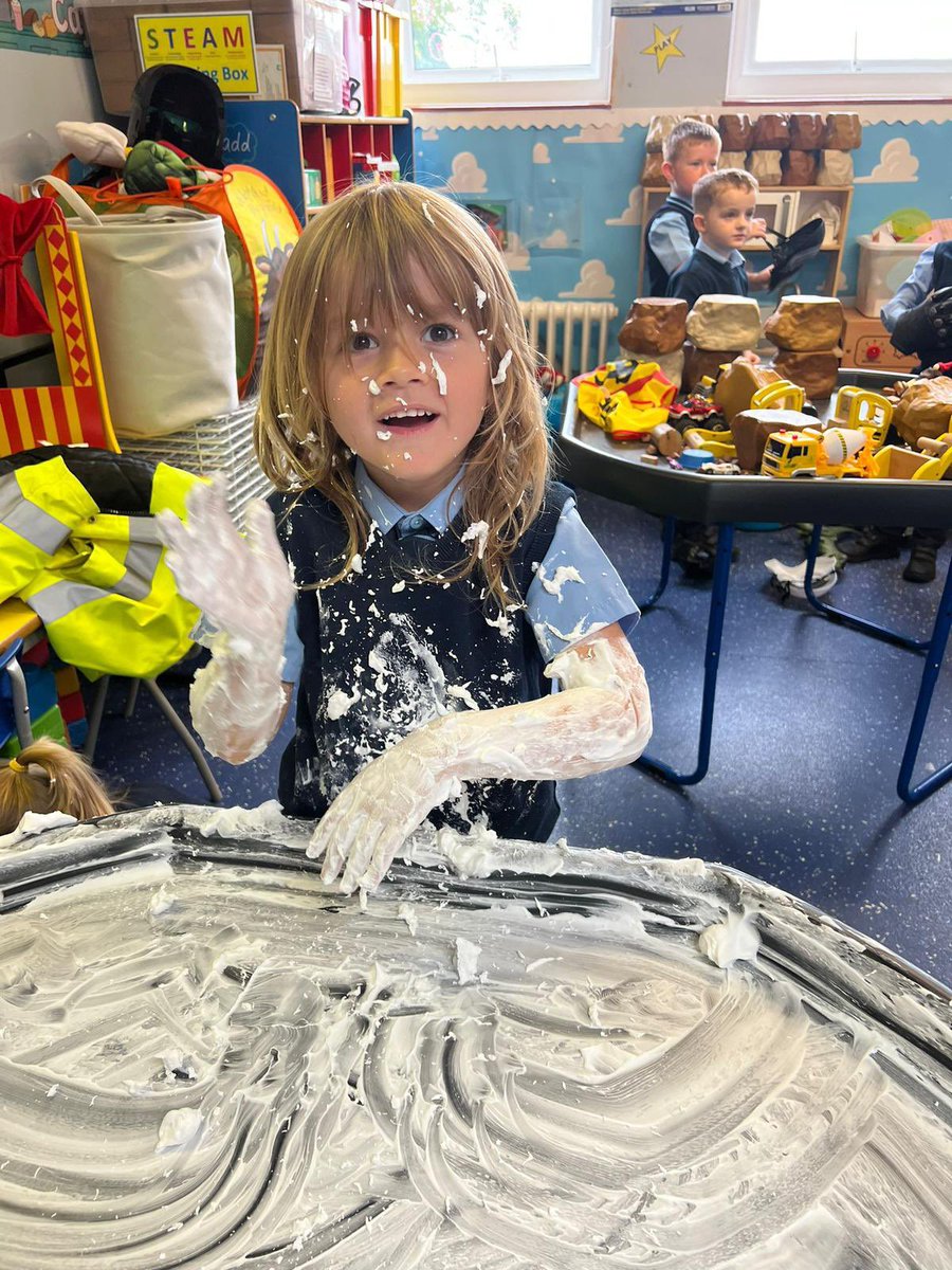 St_Thomas_ERC's tweet image. Happy September Weekend from Primary 1🕺🏽💃 A snapshot of some of the fun being had in our classroom! 🤣😃🤩🥳 #alwayshappy #alwayslearning #learningtogether #family #love #faith #understanding 💚💙💛