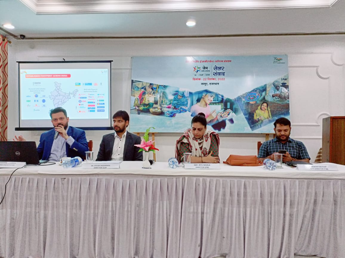 PIBJaipur's tweet photo. आज जयपुर में @PIBJaipur व @GeM_India द्वारा #GeMSellerSamvad का आयोजन किया गया। इस संवाद में #GeM पर व्यवसाय करने वाले विक्रेताओं ने भाग लिया। इस अवसर पर जैम की तरफ़ से श्री आयुष अग्रवाल और श्री शशांक शर्मा उपस्थित रहे।
#AtmanirbharBharat https://t.co/vcMvVzYU77