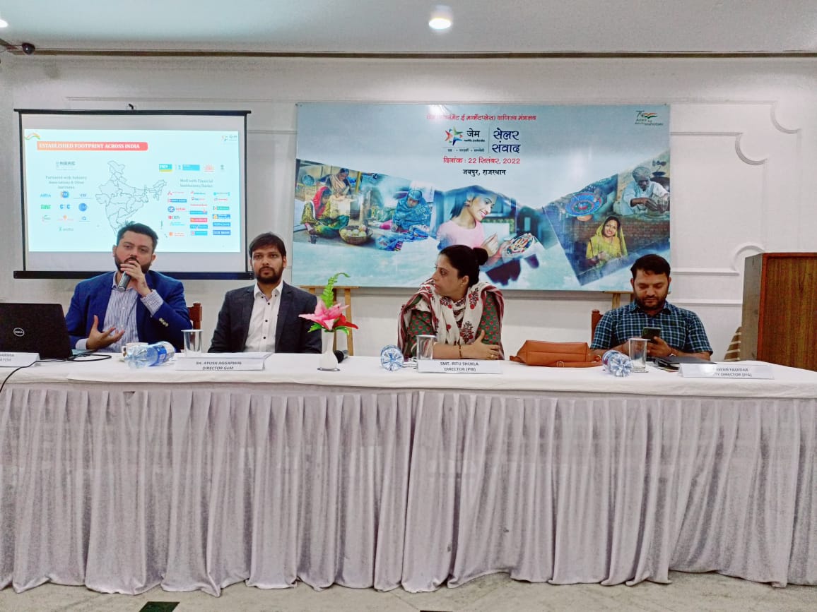 PIBJaipur's tweet photo. आज जयपुर में @PIBJaipur व @GeM_India द्वारा #GeMSellerSamvad का आयोजन किया गया। इस संवाद में #GeM पर व्यवसाय करने वाले विक्रेताओं ने भाग लिया। इस अवसर पर जैम की तरफ़ से श्री आयुष अग्रवाल और श्री शशांक शर्मा उपस्थित रहे।
#AtmanirbharBharat https://t.co/vcMvVzYU77