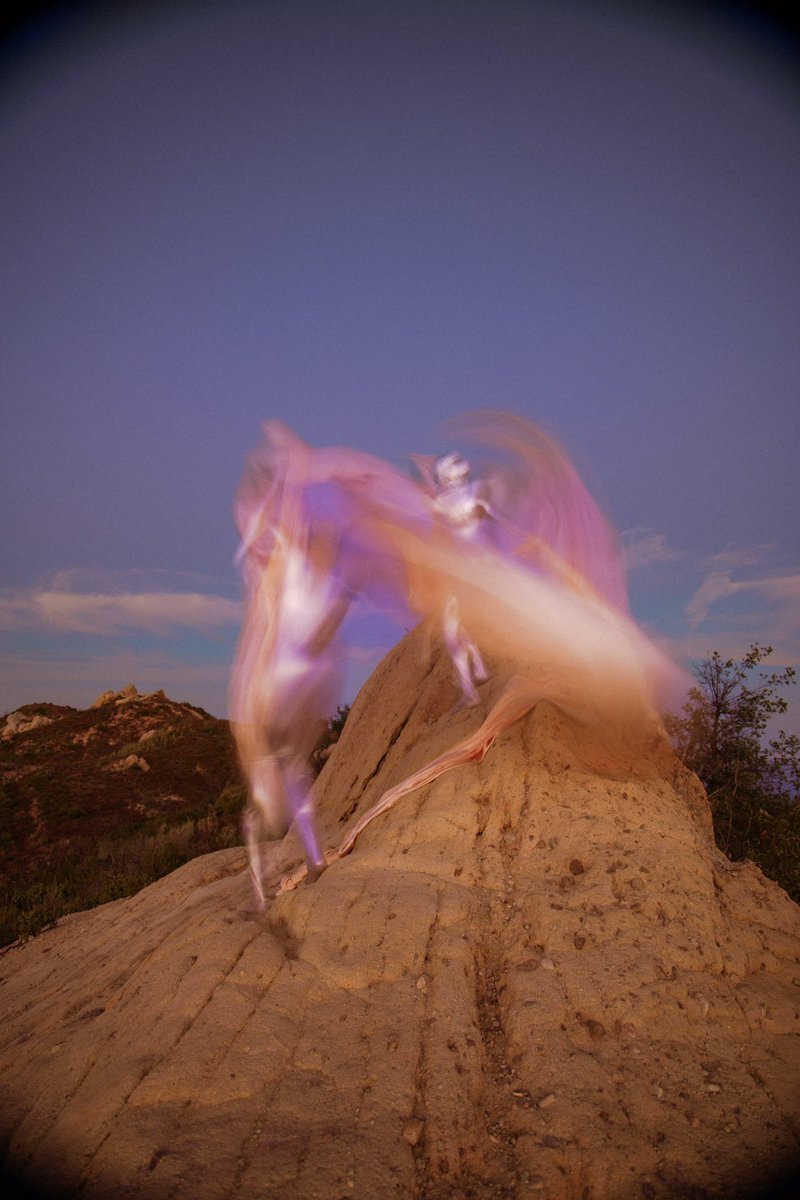 Auction is LIVE! 💓⬇️

visionsofthefuture.artiva.app/0x16d8cc45c2de…

Discover #VisionsOfTheFuture, @SaatchiArtNFT’s #NFTphotography on <a href="/ArtivaApp/">Artiva</a>.