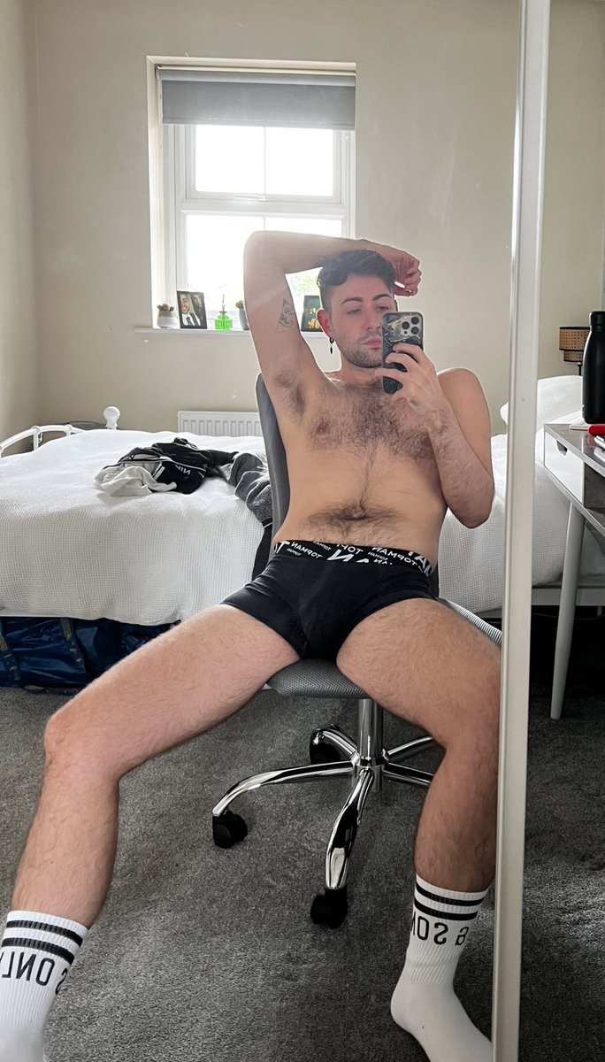 VertigoShtick's tweet photo. Is this acceptable work from home attire? 💼 https://t.co/ff0JS0HcQb