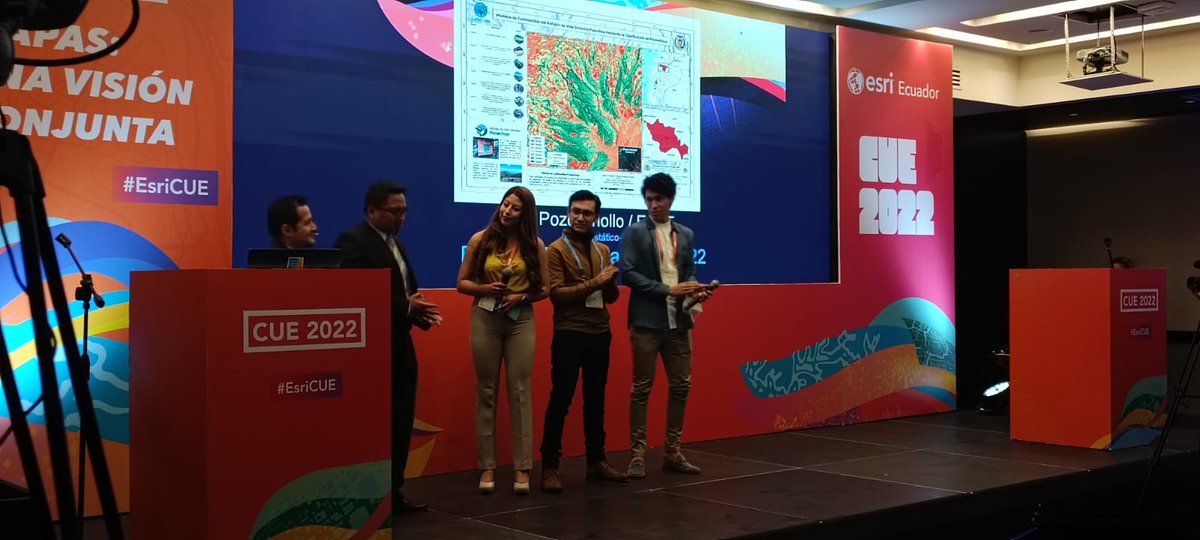 EsriEcu's tweet photo. #EsriCUE | Y por último, el ganador del #EcuadorMapChallenge Luis Pozo de la @ESPEU en la categoría del Ganador del Mapa Estático con su proyecto "Modelos de combustible del refugio de vida silvestre".  ¡Excelente proyecto! 🫶

#ArcGIS #SIG #Esri https://t.co/fgGbRTAcgD