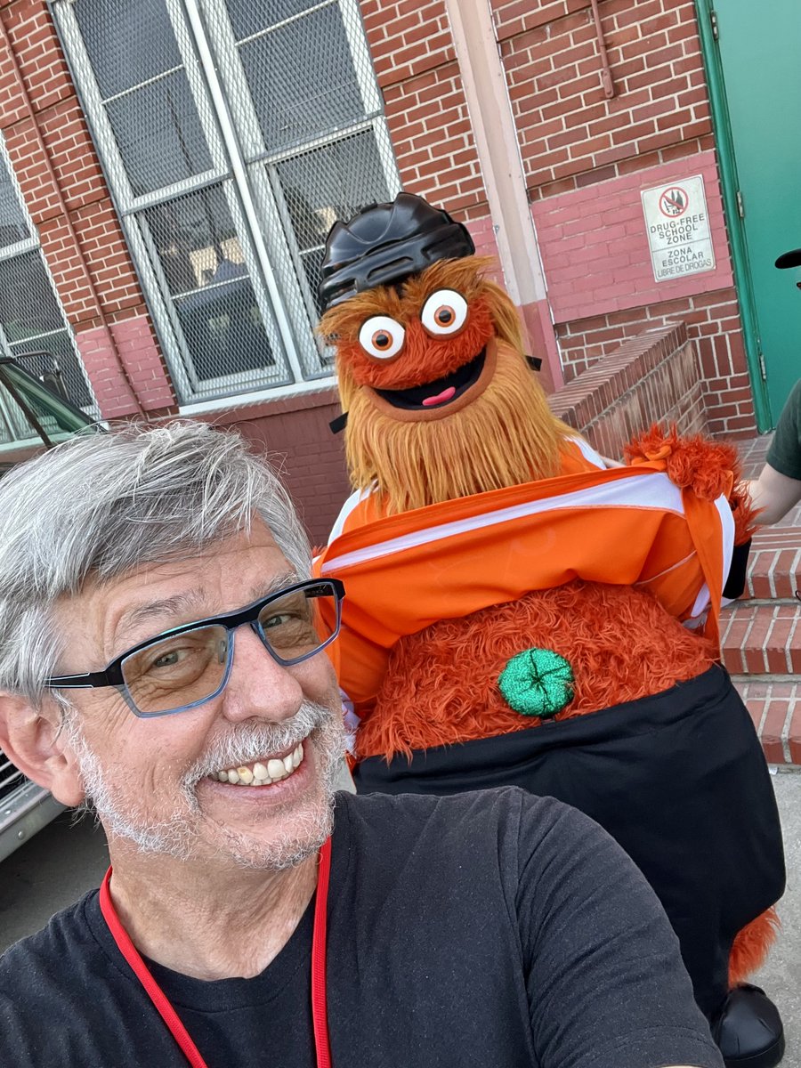 itsskip's tweet photo. Perks working on @AbbottElemABC , got to work with @GrittyNHL! #gettingrittywithit #props https://t.co/EOYernGYmI