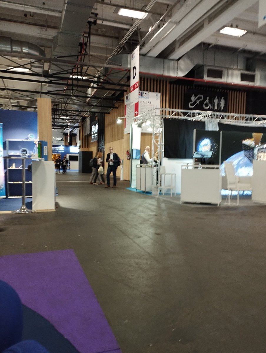 I was trying to play the 'Catch @timmermansr ' at #IAC22 but he is such a fast moving space asset with excellent collision avoidance capacities that all I could catch on my fast camera is this...