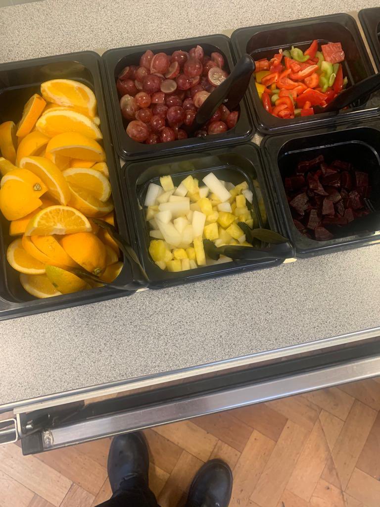 leanne1981jacko's tweet photo. Spaghetti Bolognese and garlic bread was a massive hit with the children today😀.  Please consider sending ur child for a hot meal now the weather is changing and help keep the school kitchen open 😀.  Any questions about school dinners please email or phone the school @A_Y_J_S https://t.co/SlWDAElmTp