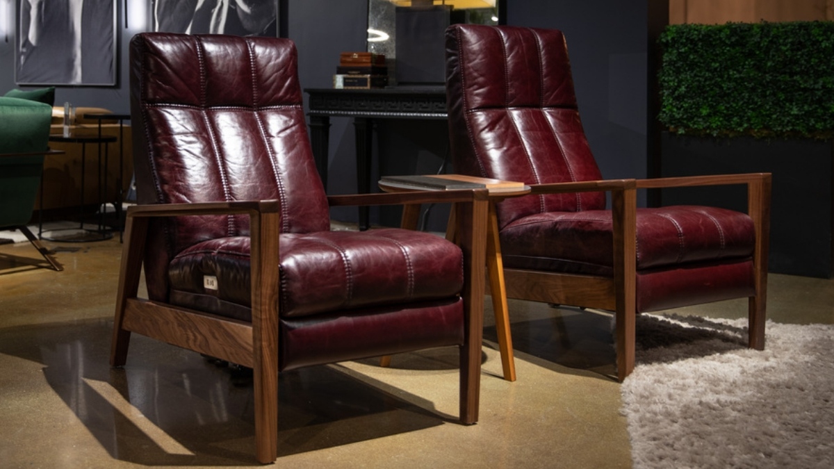 Leather 👏 choice 👏 is 👏 everything! 👏 Leather drastically determines the final look and feel of a piece. For high drama, we chose to outfit these Callum Re-Invented Recliners in Mont Blanc leather in Garnet: rich color, high shine, and a smooth touch. l8r.it/RNee