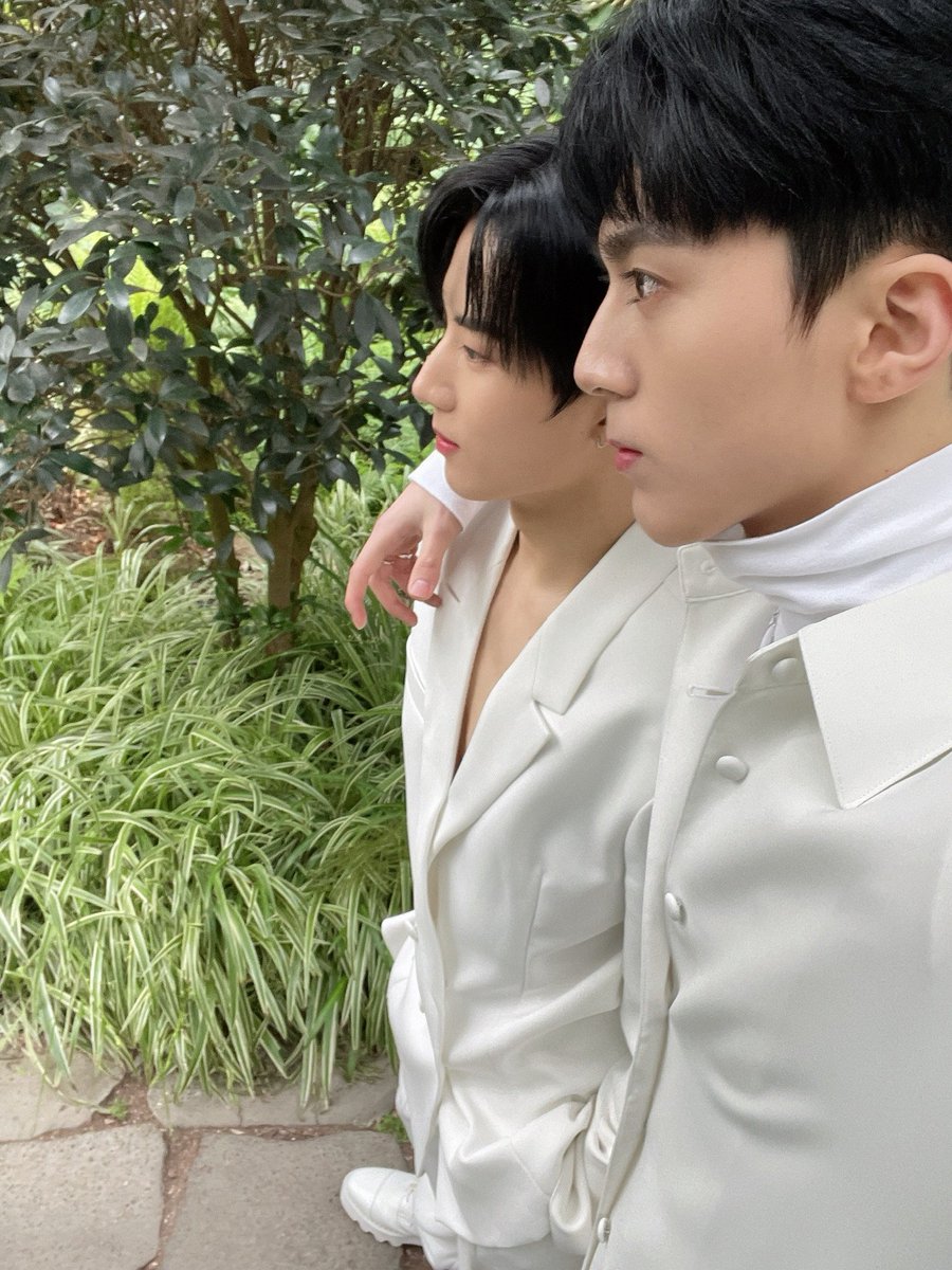 sangwooupdates's tweet photo. [WEVERSE] #GEONU posted pictures with #SANGWOO https://t.co/pHaxjt83YL