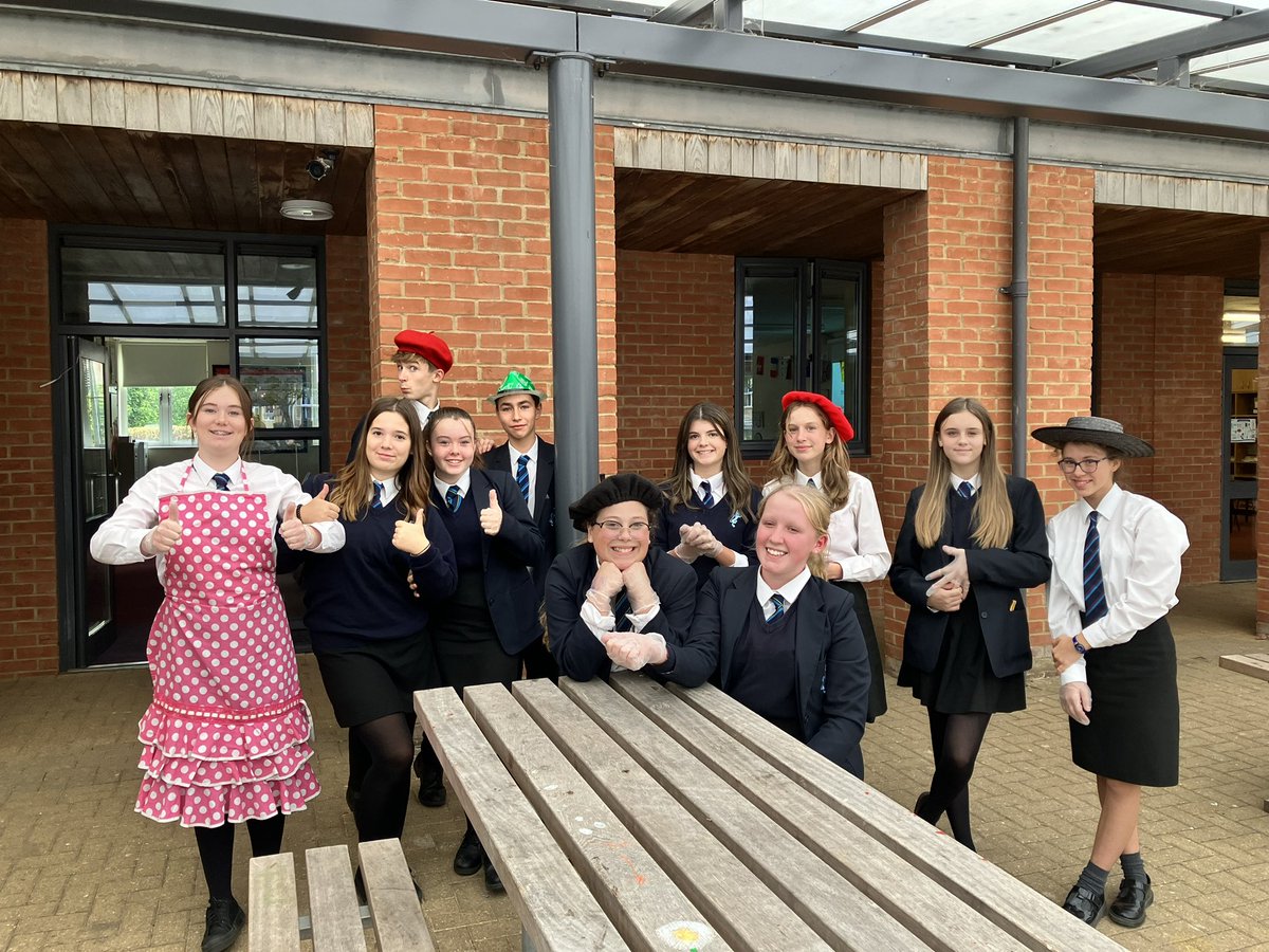 Great to see Year 9’s getting involved in open evening. Here’s a few that are involved in the Languages Department.