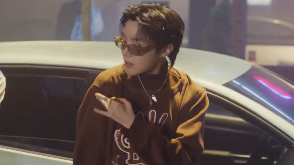 danthuy151's tweet photo. Always on my mind<3 
#RushHourftJHOPE 
#RushHourWithjhope 
#RushHourWithCrushxJh 
#RushHourWithCrushxJhope https://t.co/28yhVCqk3V