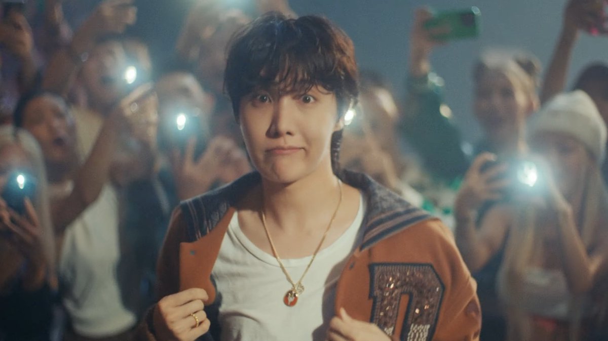 danthuy151's tweet photo. Always on my mind<3 
#RushHourftJHOPE 
#RushHourWithjhope 
#RushHourWithCrushxJh 
#RushHourWithCrushxJhope https://t.co/28yhVCqk3V