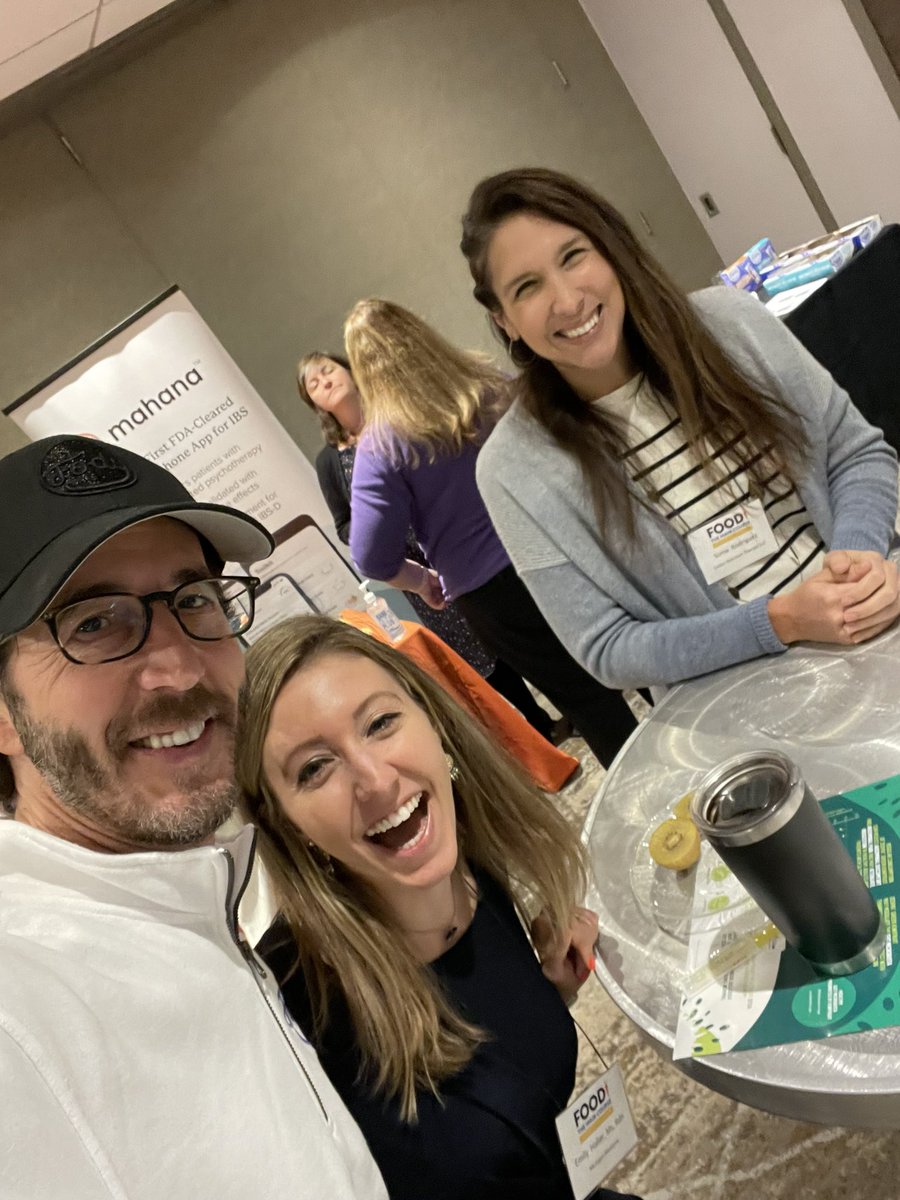 stevenjsinger's tweet photo. You are what you eat! Spending time at the U Michigan conference “Food the Main Course” has been great as usual, catching up with smart game changers, helping us all feel better!  @umfoodoc @emilyhaller_rdn @KateScarlata_RD @ErinJudgeRD @CatsosIBSFreeRD @FodyFoods https://t.co/yIIRxxAGK2