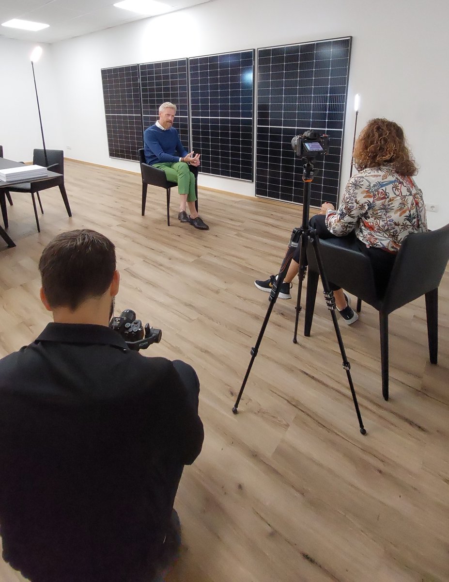 Ecco alcuni scatti dal #Backstage del nuovo #videocase <a href="/SAPBusinessOne/">SAP Business One</a> realizzato questa mattina in EXE Solar, azienda di #Bolzano che sviluppa e produce #pannelli #fotovoltaici "for a better #world"! 🔝🔝
Stay tuned 😉
#CustomerSuccess #pmi #greenenergy #solarenergy #sap #ERP
