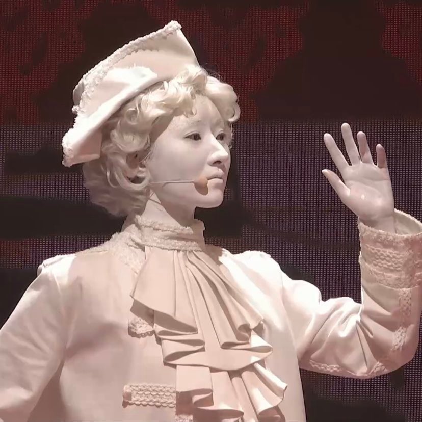 lnfinitedreamss's tweet photo. can’t wait for her halloween costume for this year 😭😭 https://t.co/3UKOPqxlAe