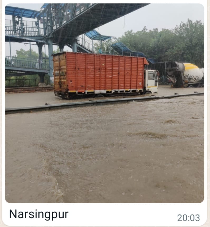 madanrohi's tweet photo. माननीय इंद्र देव जी आपके द्वारा जिला गुरुग्राम का विकास जाते जाते जो 3D LED स्क्रीन पर दिखाया गया है उससे@cmohry @mlkhattar @sudhirsinglabjp @rakeshdaultabad @Rao_InderjitS @DC_Gurugram @MunCorpGurugramजी बेहद नाराज है इंद्र देव जी नजदीक आते चुनाव की ही शर्म कर लेते थोड़ी आप https://t.co/mUSvrRLwwC
