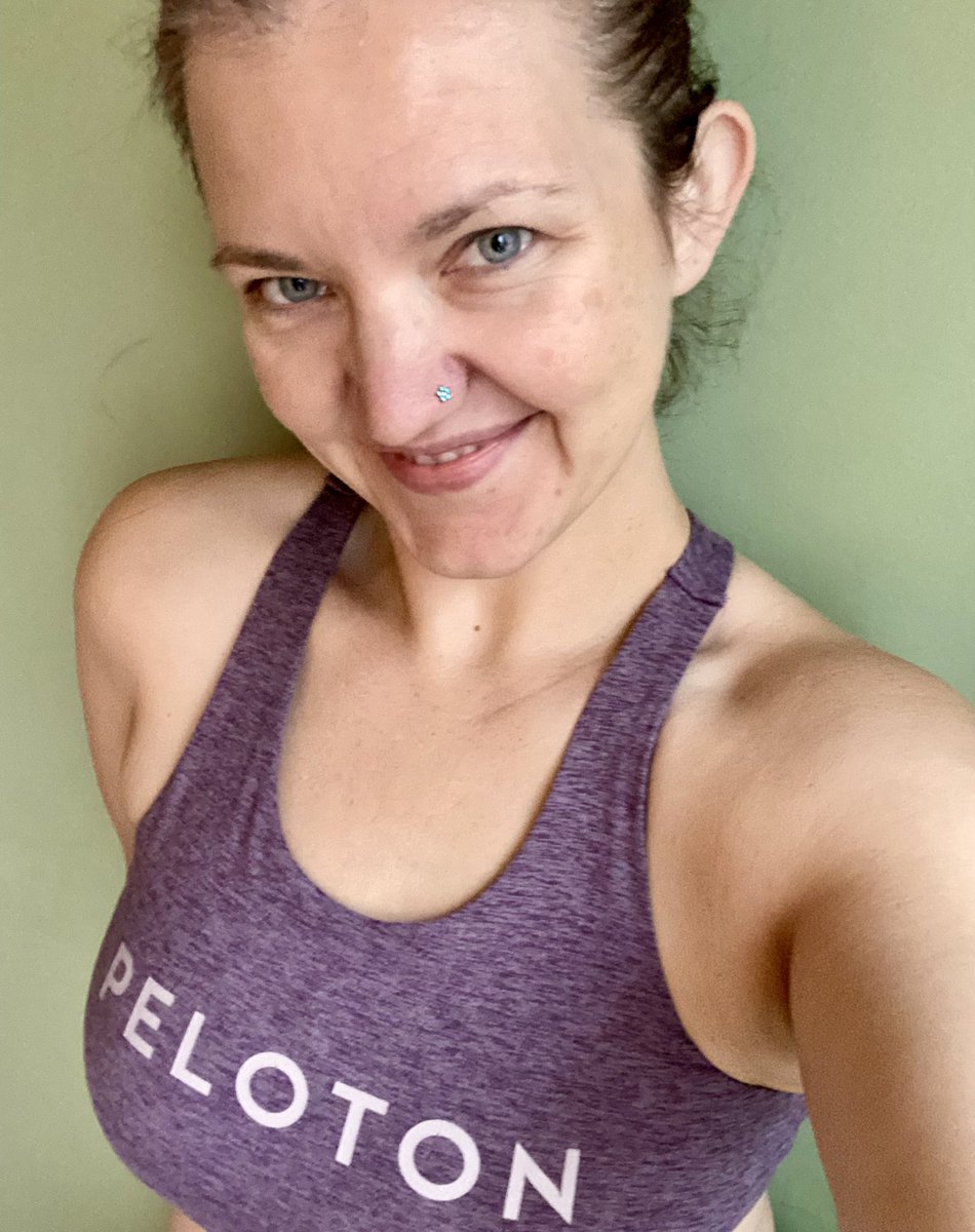 pamelaloving's tweet photo. Still here ☺️ The Alanis arms session and TS stretch are on repeat while the ankle continues to mend 🤞🏻
Inching closer to fall running and college basketball season 🍁🏀
Focusing on the people and moments that create joy is restoring my energy✨ #ForwardIsAPace https://t.co/ltLNavUsjG