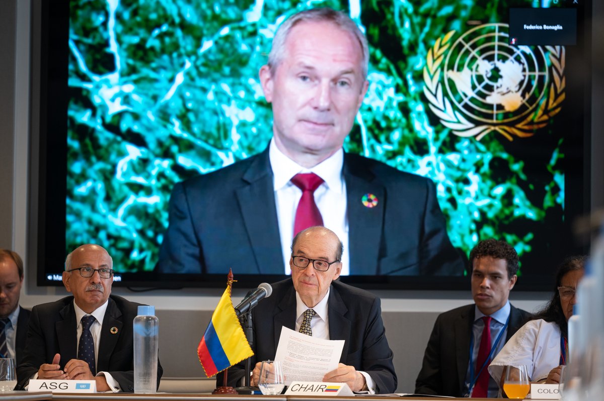 CancilleriaCol's tweet photo. #AEstaHora el Ministro @AlvaroLeyva preside la reunión ministerial del Grupo de Países de Renta Media "Renovando el Desarrollo de la Cooperación con países de renta media para lograr la sostenibilidad, recuperación, y fomento del desarrollo sostenible". https://t.co/YYlLpYCWVQ