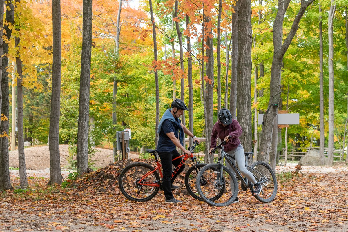 Welcome to the season of colourful leaves, apple pies &amp; sweater weather! 🍂 It's the perfect time to book your autumn getaway &amp; make the most of what fall has to offer, because tomorrow is your last day to save 15% on 2-night stays valid now until Dec 2nd: bluemountain.ca/plan-your-trip…