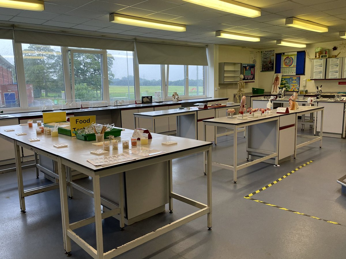 MHS_Sci's tweet photo. Science is all set up and ready to go for tonight’s @MarpleHall Open Evening! Come down and visit us and try out the variety of practical activities we have on offer this evening - lots to get stuck into!!🧑🏻‍🔬🧪🧬🔭 https://t.co/sAWeufAuTN