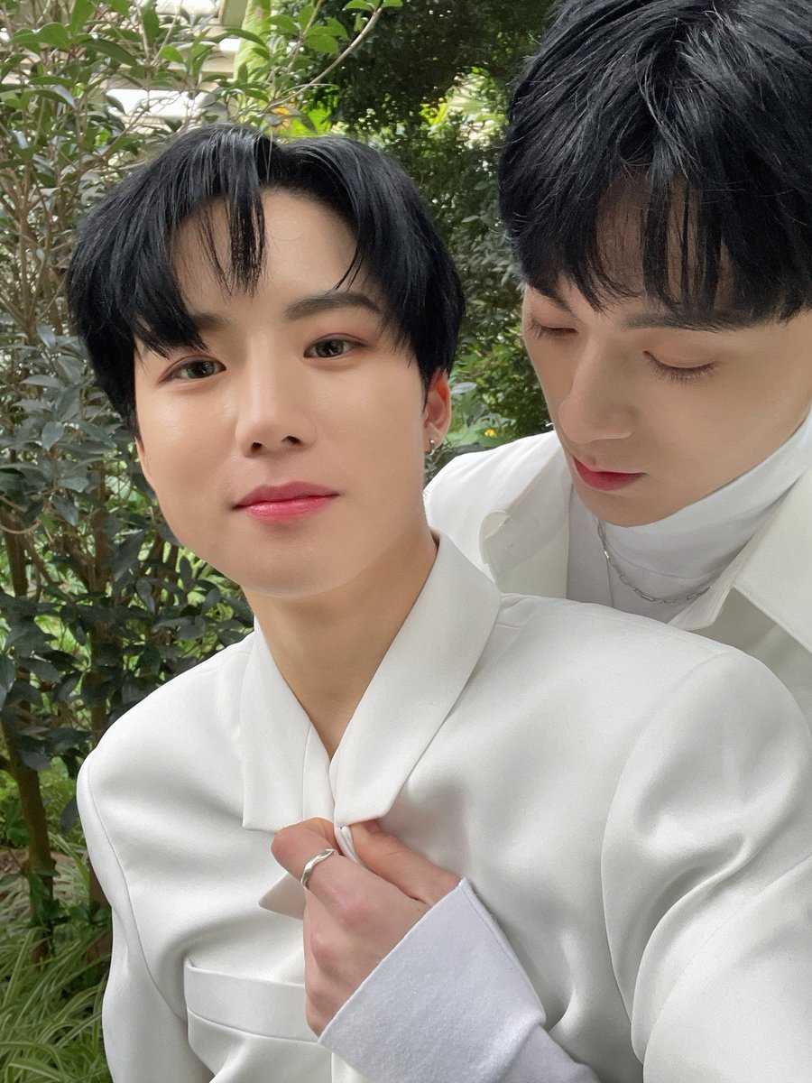 sangwooupdates's tweet photo. [WEVERSE] #GEONU posted pictures with #SANGWOO https://t.co/1JZD8hz520