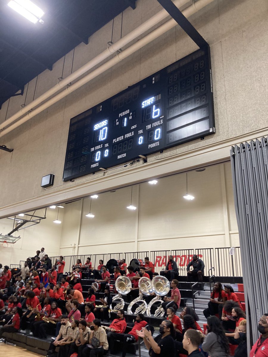 📣RTHS FAC Pep Rally📣 Senior vs Staff Volleyball Match 🏐 Congrats to the winning Seniors 10 to 6!! So much fun to watch 🤩😎#richinstudentsuccess